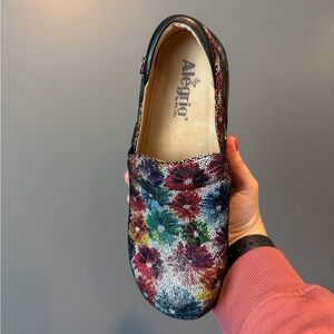 Alegria Keli Bloomies Floral Leather Slip-On Nursing Clog Size 38 US 7.5